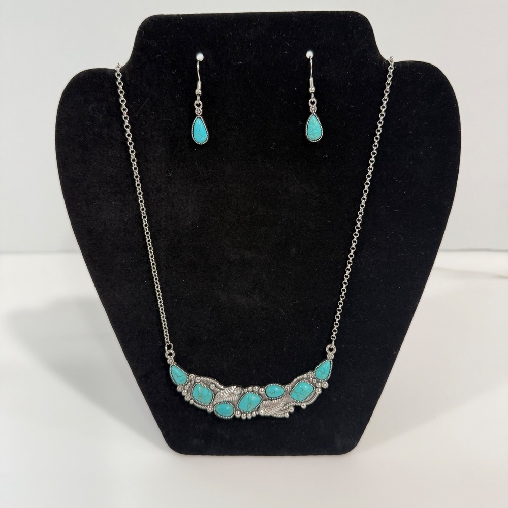 Paparazzi Turquoise Silvertone Necklace Earring Set Boho Cottagecore